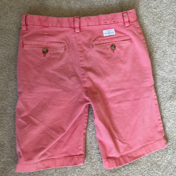 Boys vineyard vines chino shorts, size 14 - Picture 3 of 7